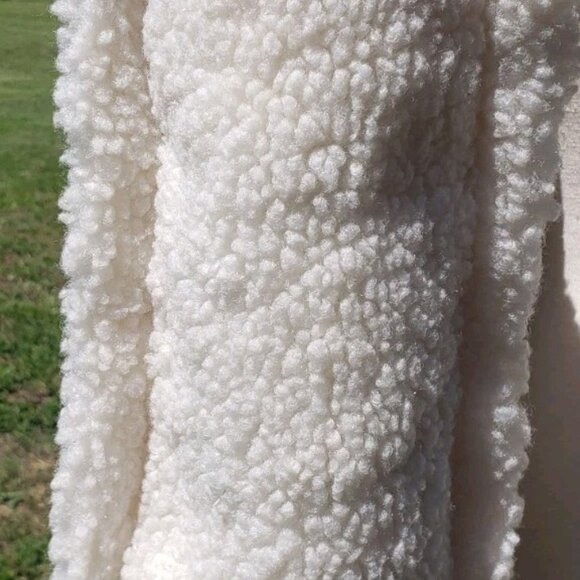 VICTORIA's SECRET ivory/cream SHERPA vs logo TOTE CARRYALL BAG limited edition - Picture 4 of 7